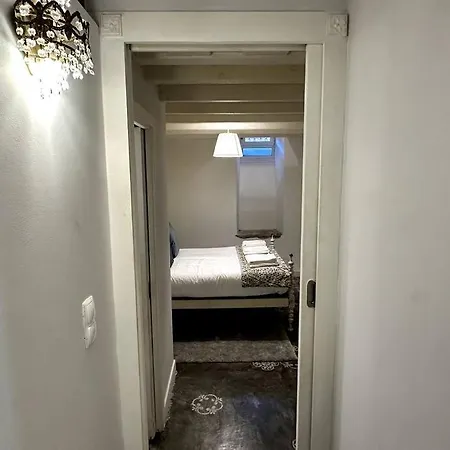 Apartment Budget 2 Bed In Bica W Air Con - Belle Epoque *