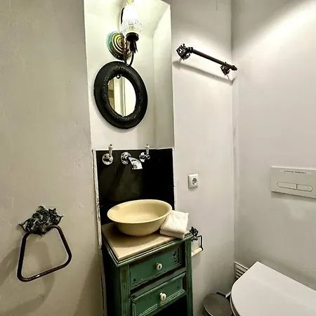 Apartment Budget 2 Bed In Bica W Air Con - Belle Epoque Lisbon