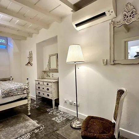 Budget 2 Bed In Bica W Air Con - Belle Epoque Apartment