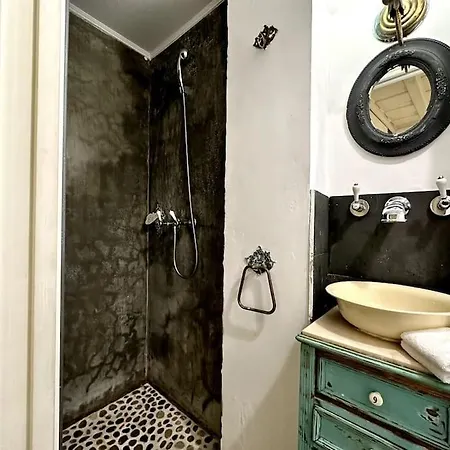 Budget 2 Bed In Bica W Air Con - Belle Epoque Lisbon