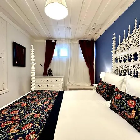 Budget 2 Bed In Bica W Air Con - Belle Epoque * Lisbon