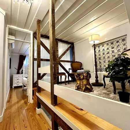 Budget 2 Bed In Bica W Air Con - Belle Epoque Apartment *